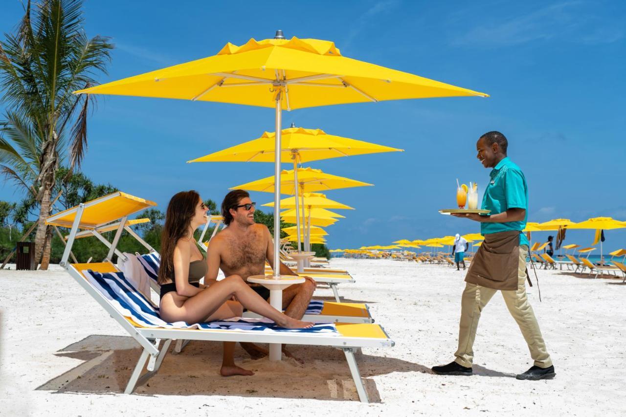 The Mora Zanzibar Hotel Matemwe  Eksteriør billede Beach service at Atlantis Paradise Island