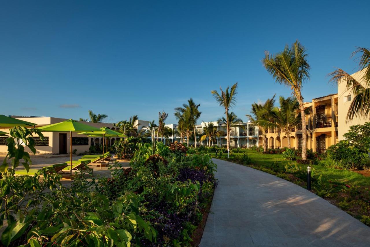 The Mora Zanzibar Hotel Matemwe  Eksteriør billede The Village at Atlantis Paradise Island